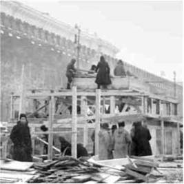Строительство Мавзолея В.И. Ленина на Красной площади. Январь 1924 г.