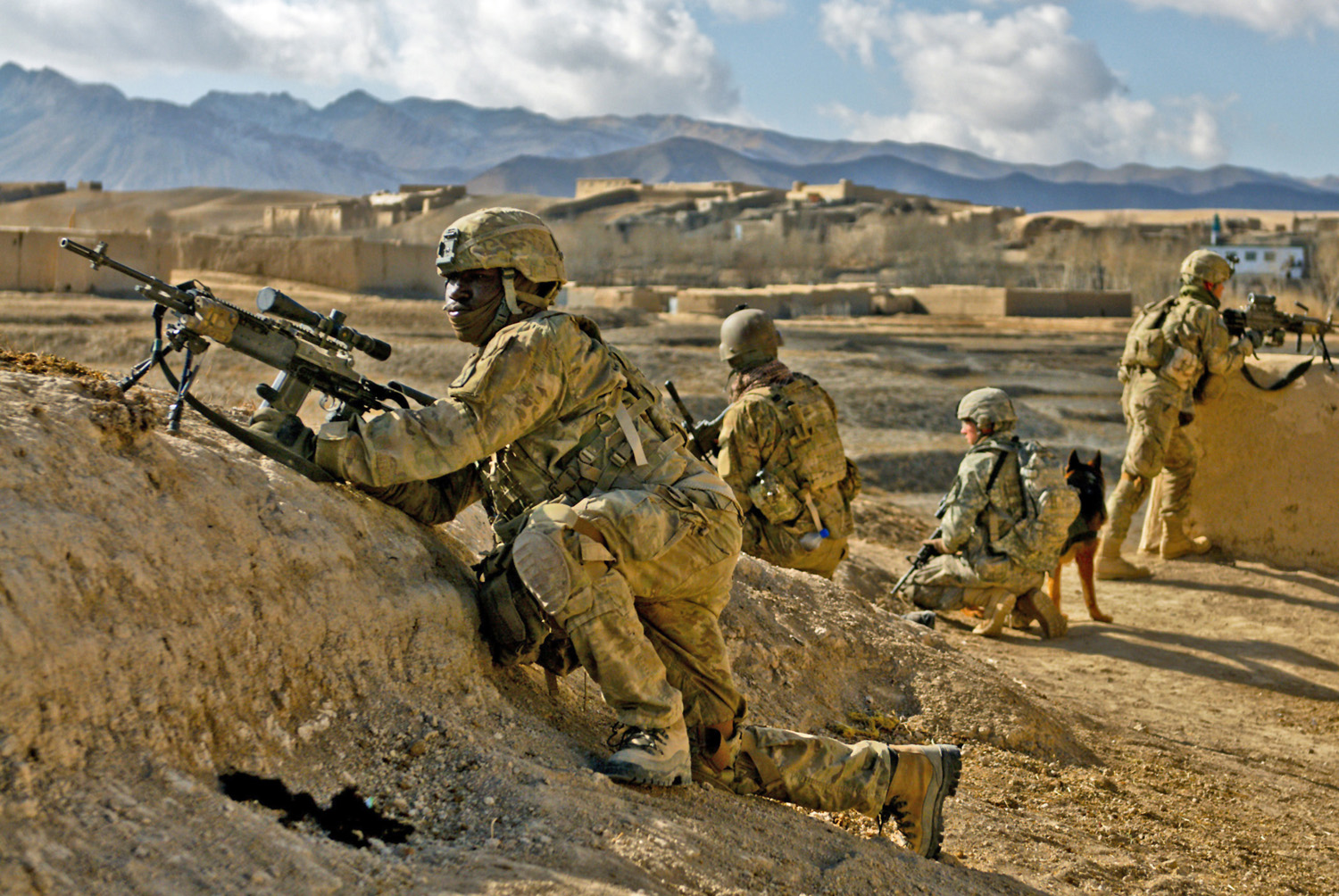 военнослужащие 10-й горной дивизии США в провинции Логар, Афганистан (январь 2011)