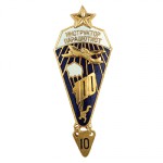 Нагрудный знак Инструктор-парашютист 100 прыжков металл