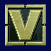 Патриотичный фрачный значок с буквой V