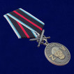 Медаль морской пехоты с мечамиУчастник СВО на Украине на подставке