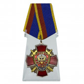 Крест За заслуги на подставке