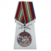 Медаль с мечами За службу в Дальнереченском пограничном отряде на подставке