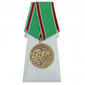 Медаль За Чеченскую кампанию на подставке