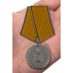 Медаль За разминирование МВД РФ в бархатистом футляре из флока