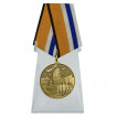 Медаль За участие в Главном военно-морском параде на подставке