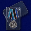 Памятная медаль За службу в Морской пехоте на подставке
