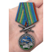 Памятная медаль За службу в ВДВ на подставке