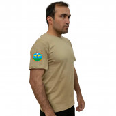 Песочная футболка с термотрансфером Десантура на рукаве