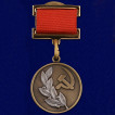 Знак лауреата Государственной премии СССР 3 степени на подставке