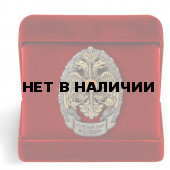Почётный знак сотрудника МЧС России в футляре