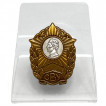 Знак Суворовского военного училища на подставке