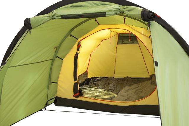 Спальня, полог открыт Спальня, полог открыт Трехместная туристическая палатка-полубочка с большим тамбуром KSL Half Roll 3 зеленый