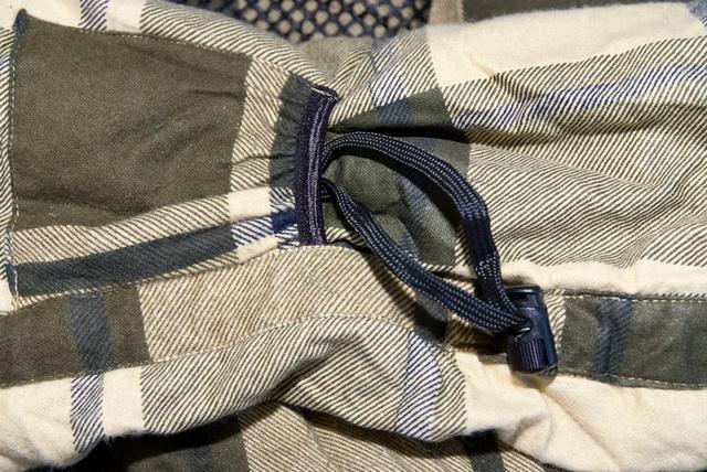  Затяжка теплового воротника и карман для шнура (позволяет спрятать затяжку и избежать того, что шнур ляжет на лицо) Низкотемпературный спальный мешок-одеяло Canada Plus