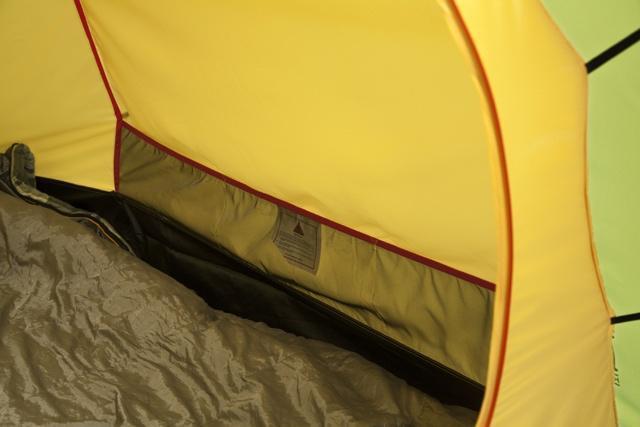 Карман для разных мелочей Карман для разных мелочей Трехместная туристическая палатка-полубочка с большим тамбуром KSL Half Roll 3 зеленый