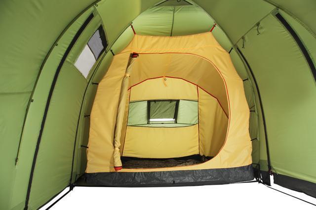 Вход в спальню полностью открыт. Палатка с двумя спальнями (3+3) и большим тамбуром посередине KSL Macon 6
