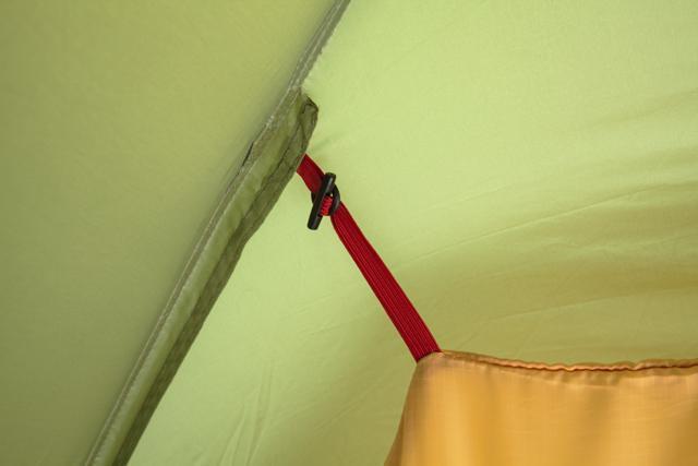 Цветная маркировка петли и оттяжки. Палатка с двумя спальнями (3+3) и большим тамбуром посередине KSL Macon 6