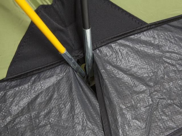 Прочный узел стыковки дуг . Четырехместная кемпинговая палатка с двумя спальнями и большим тамбуром KSL Macon 4