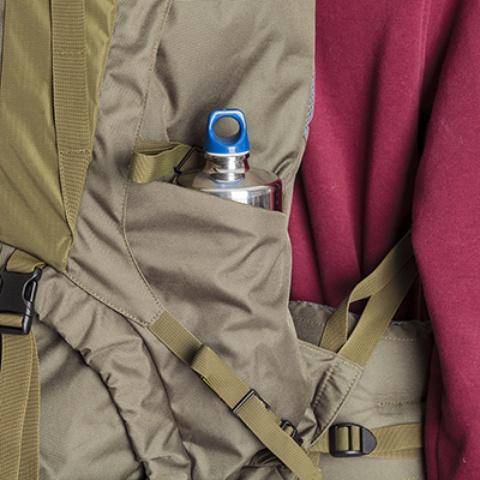 Просторные боковые карманы на резинке - Объемный и надежный туристический рюкзак Tamas 120 cub