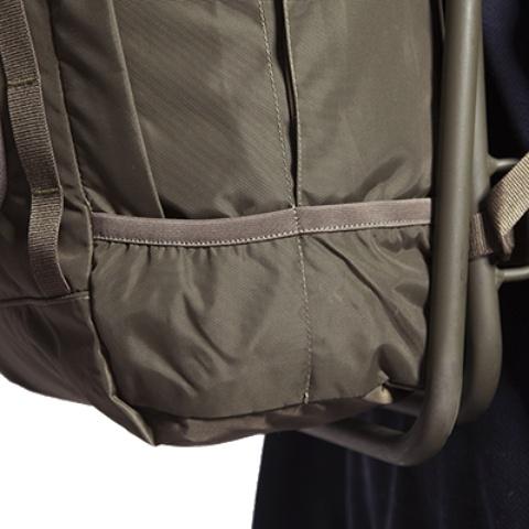 Боковые парные карманы на резинке - Прочный стул-рюкзак Petri Chair olive