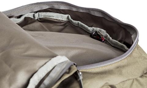 Карман в крышке рюкзака - Объемный и надежный туристический рюкзак Tamas 120 cub
