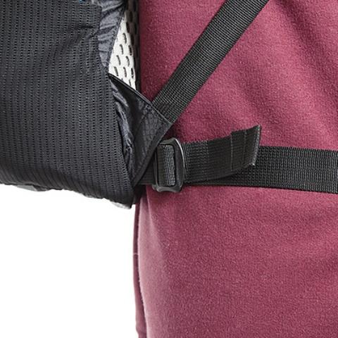 Поясной ремень легко снимается и прикрепляется с помощью фастексов - Легкий рюкзак для бега или велоспорта Baix 10