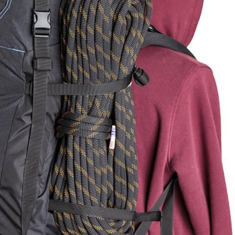 Боковые стропы можно использовать как ремни для крепления - Универсальный трекинговый туристический рюкзак среднего объема Tamas 70 olive
