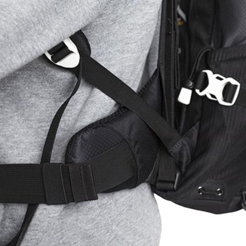 Мягкие и удобные боковины поясного ремня - Легкий спортивный рюкзак с фронтальной загрузкой Skill 30 red