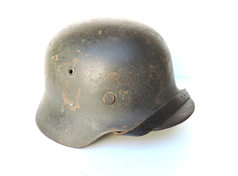 ​Немецкая каска Stahlhelm М35. Самый массовый образец штальхельма, первый вариант которого, М1916, был принят на вооружение ещё в 1916 году - Страховка для головы