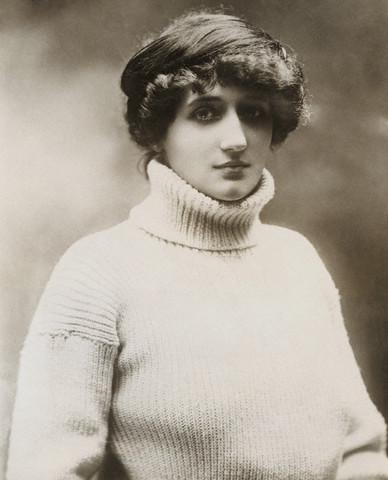 Баронесса Раймонда де Ларош в свитере (1913 год)