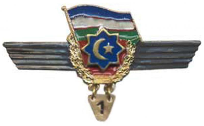 Нагрудный знак военнослужащего по контракту Вооруженных Сил Республики Узбекистан