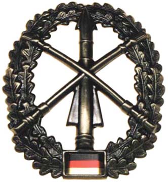 BW металлическая кокарда на красный берет « Части ПВО » Бундесвер. Германия