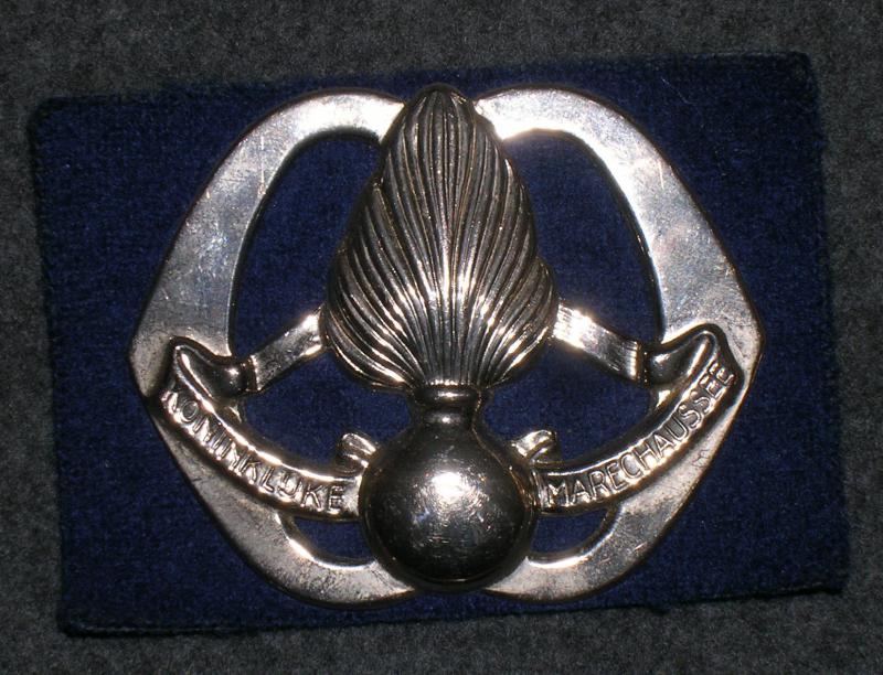 Беретная кокарда Военной полиции Королевских сухопутных сил Нидерландов