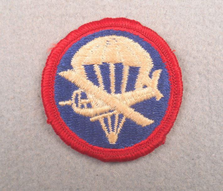 Paratrooper garrison cap badge( obsolute)