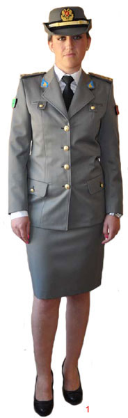 Парадная униформа женщин-военнослужащих сухопутных войск Албании