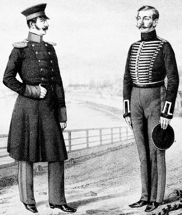 Обер-офицер (слева) и унтер-офицер (справа) Александрийского гусарского полка в рейтузах нового образца, 1814-1819 годы.