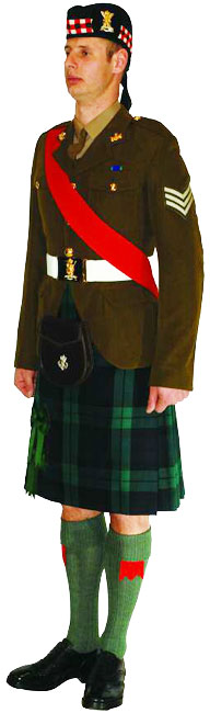 Униформа № 2В WO (уоррент-офицера) и SNCO (старшего унтер-офицера) Королевского полка Шотландии (Royal Regiment of Scotland). 
