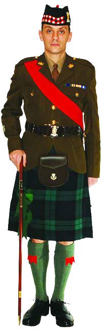 Униформа № 2В WO (уоррент-офицера) и SNCO (старшего унтер-офицера) Королевского полка Шотландии (Royal Regiment of Scotland). 