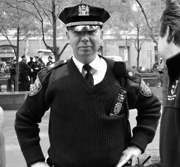 Как носить свитера полиции