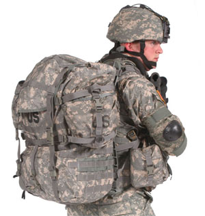 Солдат армии США в системе MOLLE, фото с сайта //peosoldier.army.mil