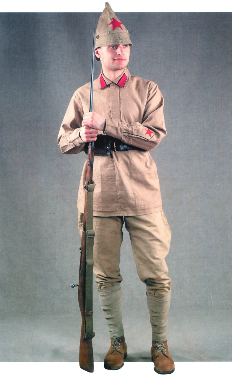 красноармеец 20-х годов в летней униформе
