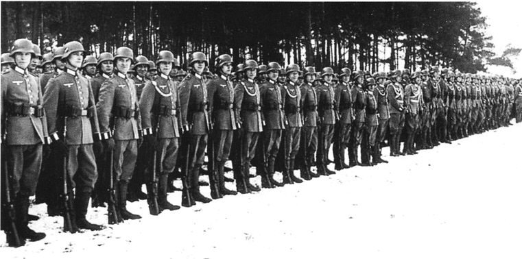 Пехотный батальон вермахта в парадной форме