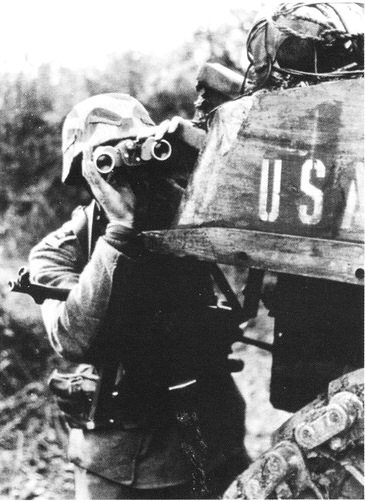 немецкий солдат с пистолето-пулеметом