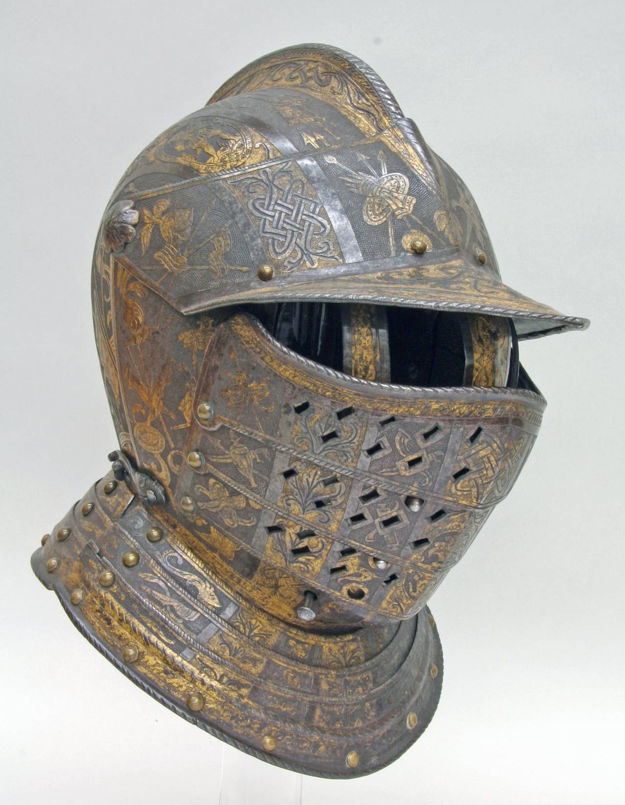 История боевого шлема в средневековой Западной Европе