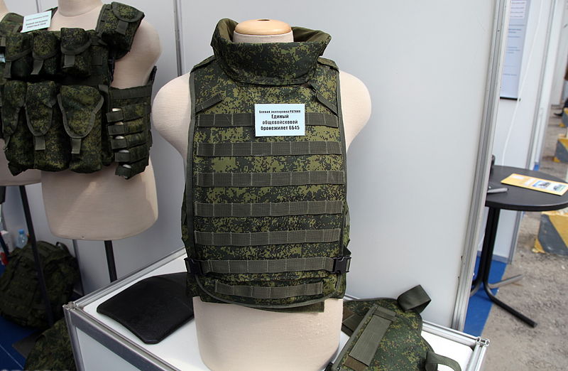 800px-6B45_bulletproof_vest_-_InnovationDay2013part1-61