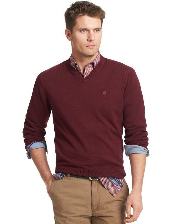 Бордовый свитер с V-образным вырезом